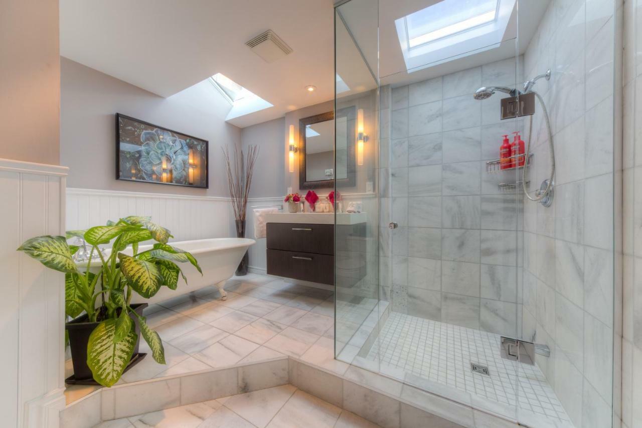 Downtown Luxury Victorian Retreat Hotel Toronto Exterior photo
